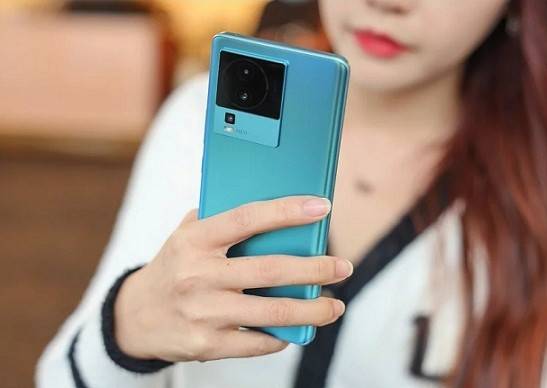 和平精英超高画质苹果版:天玑8200加持的iQOONeo7SE，将带给你极致的游戏体验