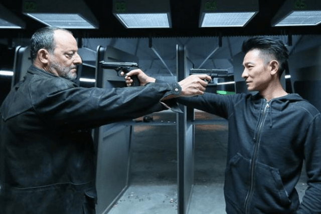 左轮赌命游戏苹果版
:疯狂的 “俄罗斯轮盘赌”到底谁发明的？美国2200人死于此游戏